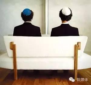 头戴民族传统基帕(Kipa)的青年犹太人,图片来自知乎。有理论指出,Ashkenazi