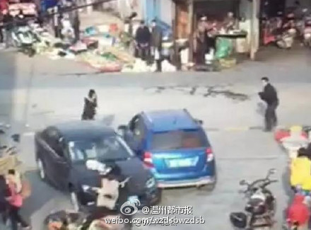 浙江轿车连撞数人 警方：车主误将油门当刹车