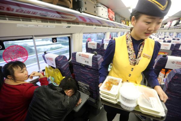 上海高铁开卖8元三明治和6元肉卷