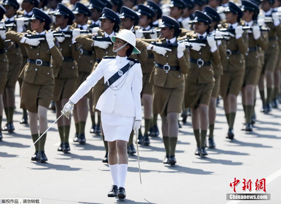 斯里兰卡举行阅兵式 庆祝独立日68周年(组图)