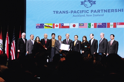 跨太平洋伙伴关系协定(TPP)4日在新西兰的最大城市奥克兰举行签字仪式，接下来它将等待12国议会通过后正式生效。完成后一个手续看来只是时间问题。