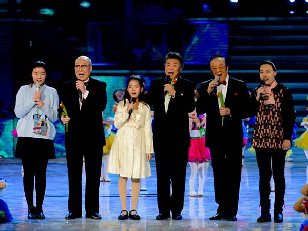 李光羲,刘秉义,杨洪基三位老歌唱家堪称北京台春晚的当家"萌爷".