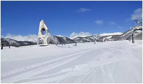 滑雪幼幼班的栂池高原滑雪场