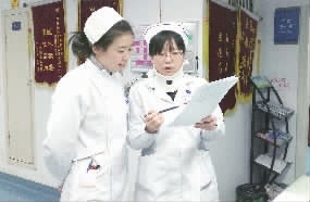 戴颈托上班的护士长(图),2015年护士长述职报