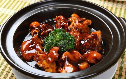 广东特色菜:广州发菜蚝豉炖猪手