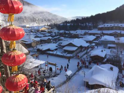 雪乡,又名双峰林场,如今还保留着原汁原味的东北风情,这里每年冬天的