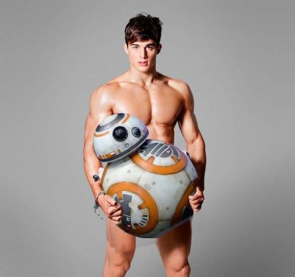 恶搞新风潮《帅哥抱BB-8》我也要当机器人