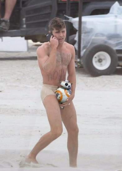 恶搞新风潮《帅哥抱BB-8》我也要当机器人