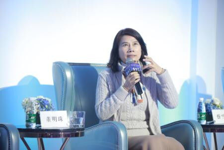 根据三季报披露,中国人寿保险股份有限公司-传统-普通保险产品以4756万股,位列格力电器第九大股东,格力电器董事长兼总裁董明珠以4381万股的份额位列第十大股东。