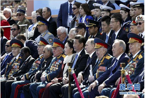 ͼΪ201559գ˹мսʤ70ʢ䡣ϯϰƽԼ20Һ͵֯쵼˳ϯ䡣ϰƽͷͬվ쵼˳ϯ쳡ıʽ»  