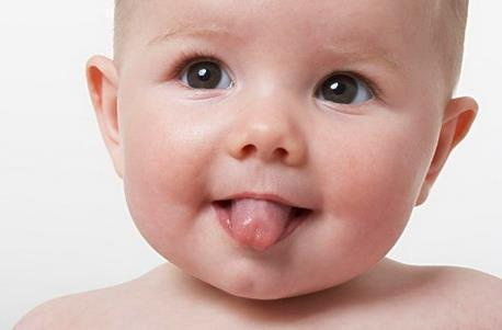 宝宝吃母乳舌苔白怎么回事
