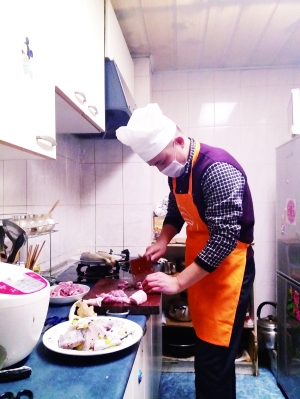 比群众餐馆破费少 食材安康释怀还能“偷学”厨艺