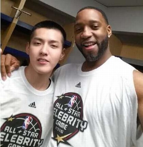 吴亦凡NBA明星赛表现不俗 麦蒂晒合照称赞