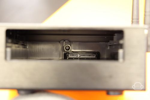 遥控器方面,4K蓝光播放器开博尔Q9次世代随机搭配的遥控器同样以功能全面为主,支持电视遥控(学习功能),以及遥控器/鼠标切换。值得一提的是这款遥控器特别设计的背面弧度使得用户的握持手感十分出众。