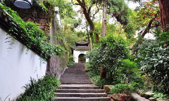 朴道院,智果寺,静逸别墅特色:有民国风格的建筑,有近在咫尺的西湖景色