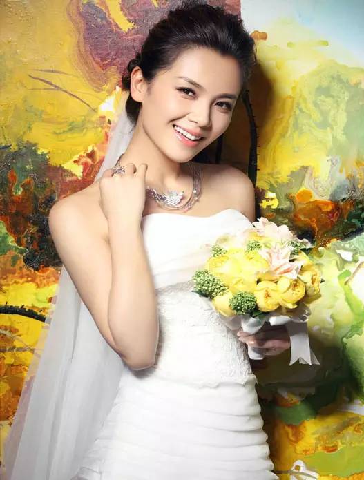 婚纱造型发型_婚纱发型造型图片2020(3)