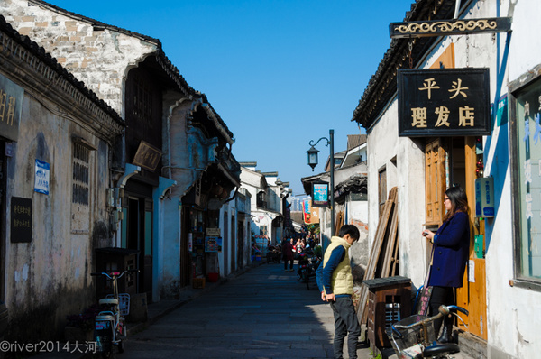 绍兴:漫步在市区的古巷内.