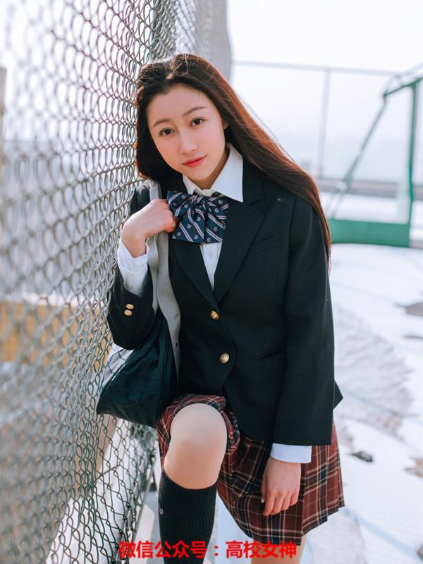 大学女神老师穿校服扮纯情,实际是肥臀丰乳!