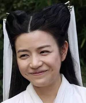 其实相比较其他的小龙女,陈妍希也就稍微胖了,对于角色的选择上,导