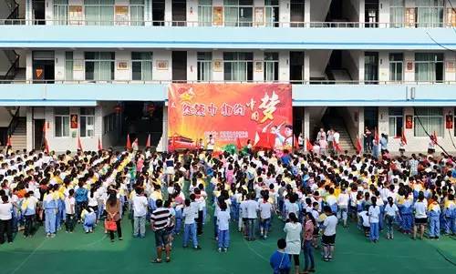 文成县第二实验小学,原大峃镇小,位于大峃镇城南小区,四面民居环绕