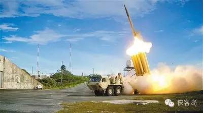对于萨德反导系统，中国一向持反对态度。因为对于维护韩国国土安全，拦截朝鲜过来的导弹，美国在韩国部署“爱国者”导弹防御系统（低空末端反导系统），已经绰绰有余。而作为高空末端反导系统，“萨德”对朝鲜的导弹无非是杀鸡用牛刀，其X波段的雷达监测范围已经可以达数千米，从韩国首尔为圆心，画一个圆，可以涵括北朝鲜，更可以涵括中国的东北大部分地区，以及俄罗斯的远东部分地区。也就是说，中国在自己国土内的导弹发射，都可以被萨德系统监控到，从而丰富美国对中国导弹的监控数据。