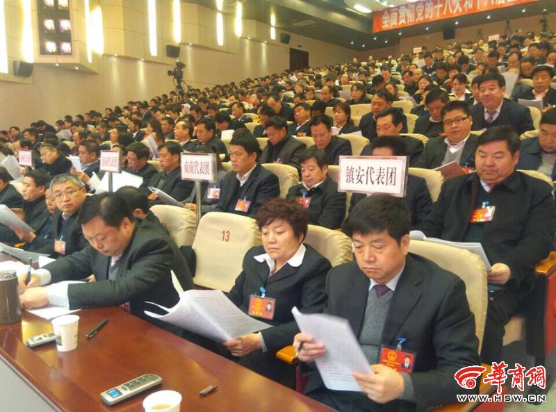 2月17日上午,商洛市第三届人民代表大会第六次会议在市行政中心开幕.