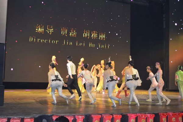 谢幕--中国杂技团演出