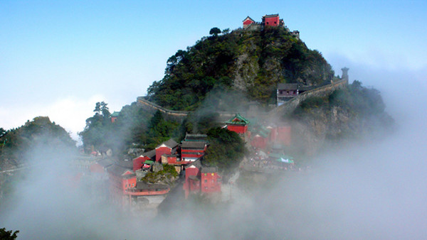 在湖北,有个天下仙山,它叫武当山 在湖北,有天下江山 ,它叫