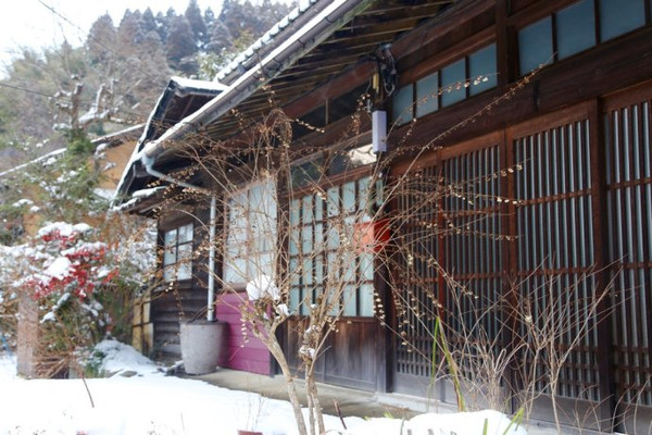 如果不是坐在长途汽车里真想随时随地停下来感受一下日本农村小镇的