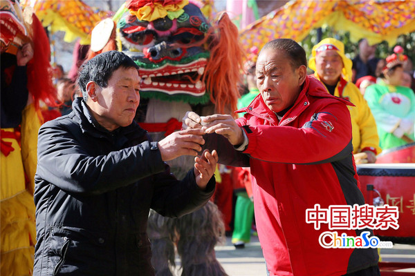 2月17日,河南荥阳,火神庙会祭祀火神仪式敬爵.