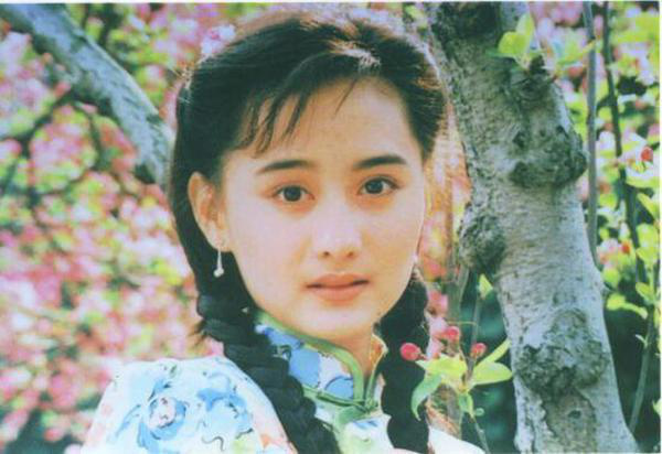 琼瑶剧第一美女陈德容曾红遍两岸三地却因长残遭弃_突袭娱乐_突袭网图片