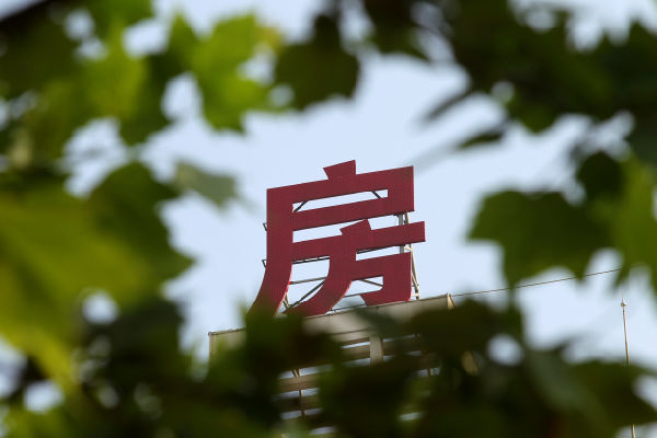 芳华赶不上房价的步调,一切在北上广深流浪的年青人都有一个购房的幻想。