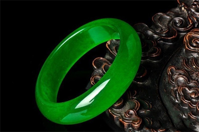 翡翠收藏与鉴赏:帝王绿手镯