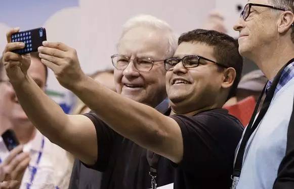 巴菲特股东大会 全球5万投资者的朝圣之旅,股