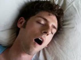 张嘴睡觉会变丑?专家说这是病得治!