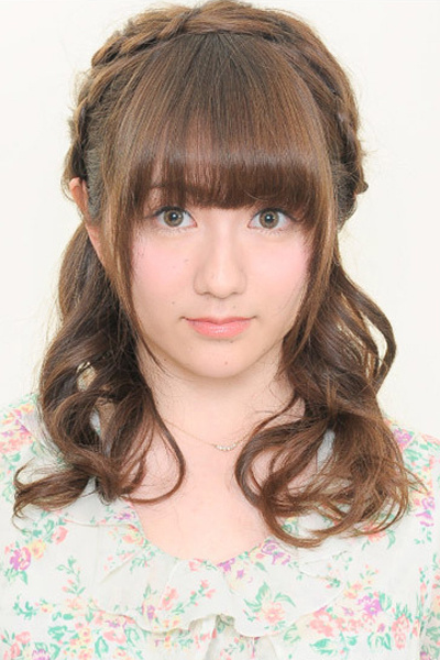 可爱公主韩式瘦脸的齐刘海编发教程图解,详细