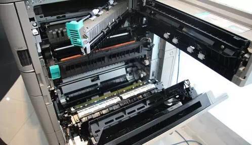 佳能经过详细的市场调查后发明了适合中小型企业用的复印机,然后把