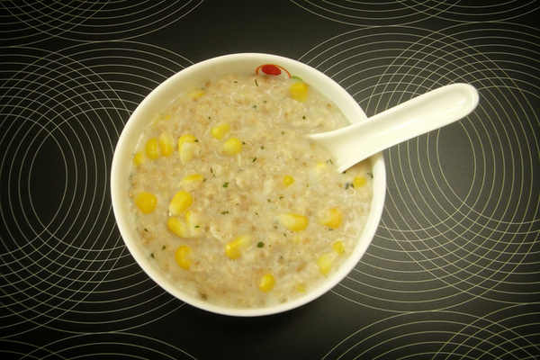 材料:玉米粉150克,燕麦仁100克 做法:将燕麦仁去杂质洗净