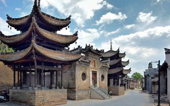 朱仙镇始建于战国初期,原名聚仙镇,后因战国名士朱亥的食邑和封地