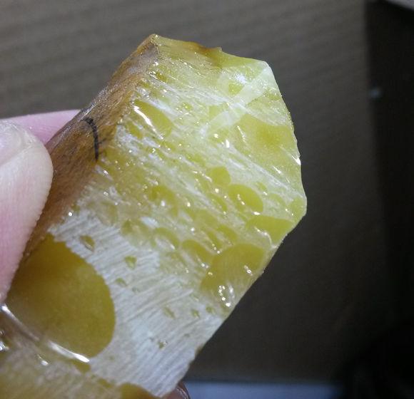 人造琥珀原石?