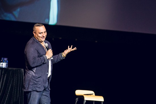 罗素-彼得斯几近成名世界巡演上海站圆满结束russellpeters2016几近