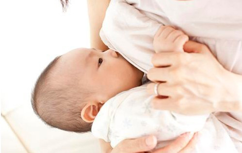 坚持母乳喂养，她给千万女性母乳喂养的信心-搜狐母婴