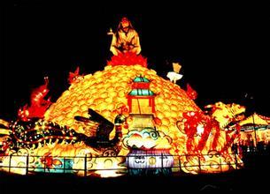 然而在明代,元宵节最为盛行的是观赏大型烟花鳌山(又称鳌山灯,灯)