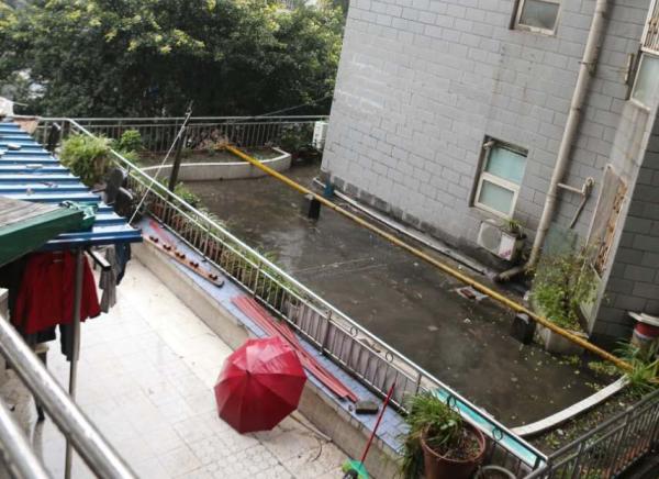 13岁女孩开学报到日在家中坠亡 家属：疑学习压力大