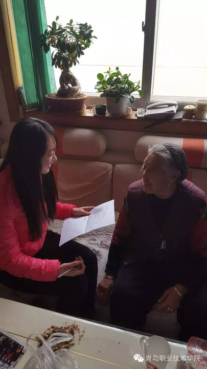 张宗颖在青岛市莱西市采访老党员王秀华