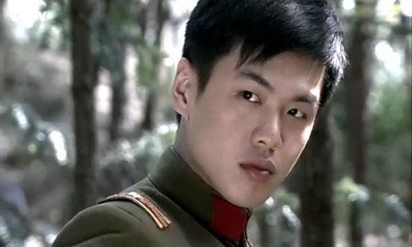 2011年,张若昀成为了《雪豹》姊妹篇《黑狐》的主演.