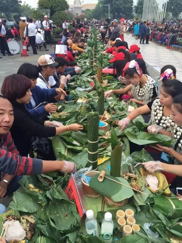 绿叶宴是景颇族既古朴又带点野性的名宴.