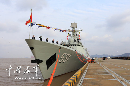 今天上午,新型导弹护卫舰――湘潭舰入列命名授旗仪式在浙江舟山某