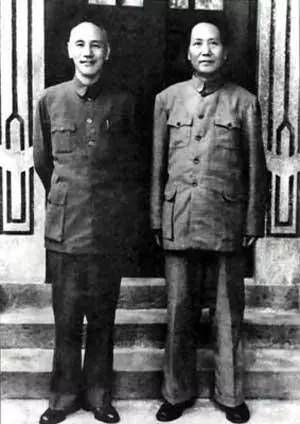 资料图：毛泽东与蒋介石。