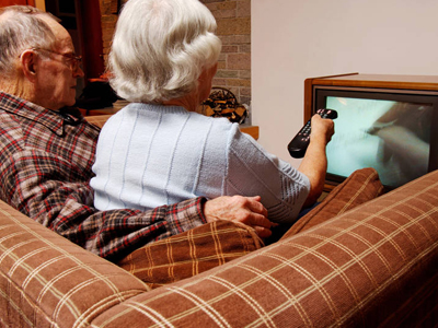 【当贝市场】老年人看电视应该注意哪些问题?
